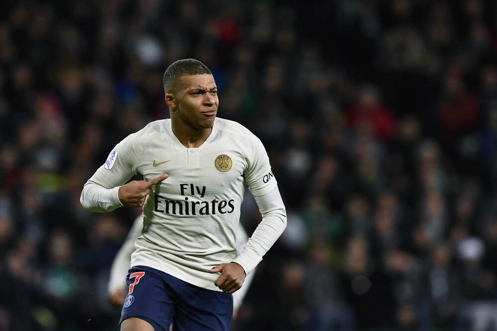 统治力！拜仁2025年34轮比赛均处于榜首位置，德甲历史首队